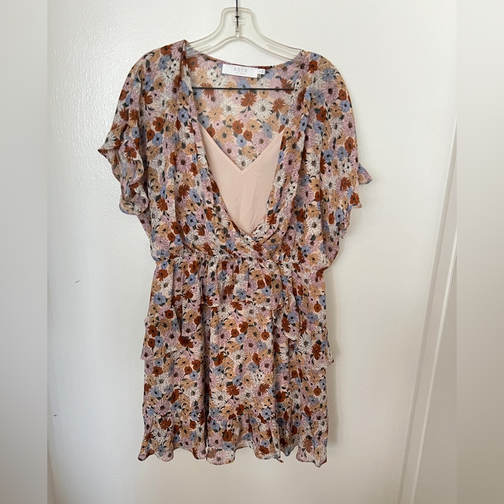ASTR The Label Floral Tiered Ruffle Mini Dress Size XL Babydoll taupe